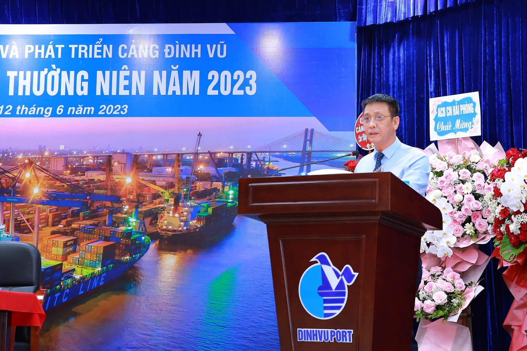 Ông Nguyễn Nam Hải thay mặt BTC tuyên bố lý do, giới thiệu đại biểu