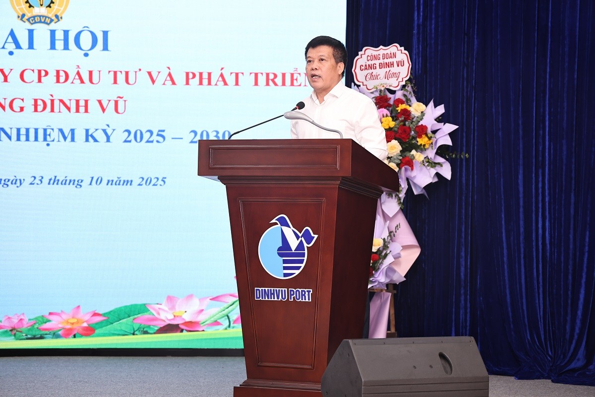 Ông Cao Văn Tĩnh - TGĐ Công ty phát biểu tại Đại hội